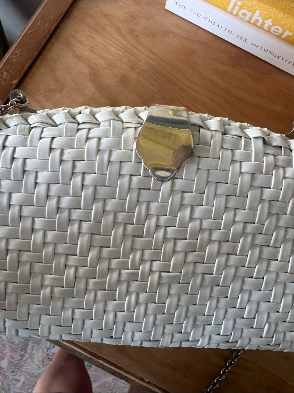 Vintage White Woven Chain Shoulder Bag | Made in Hong Kong | Retro crossbody - Picture 3 of 9